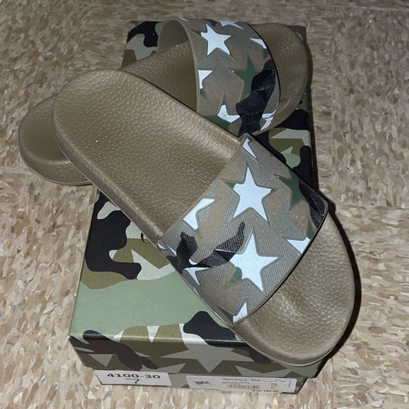 Valentino pool slides - Picture 2 of 7